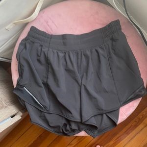 Lululemon Black Hotty Hot shorts 4”